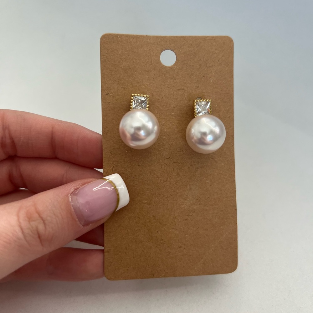 Elegant Pearl and Gold Stud Earrings